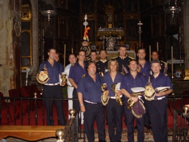  Ante el Altar Mayor de la Parroquia